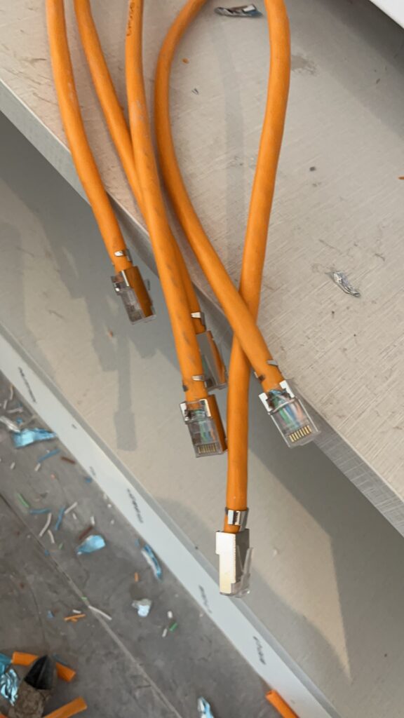 图片[2],装WIFI6碰到智能家居也就只能变成WIFI5使用了做智能家居一定要选择适合的全层WIFI设备,老王弱电